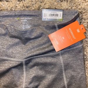 Tek gear gray leggings still has tags!